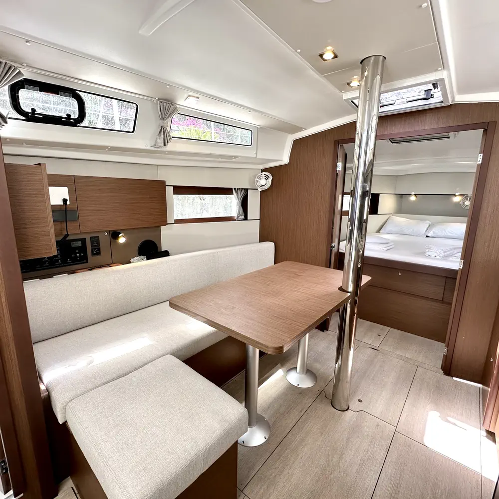 Sail Bellatrix 12