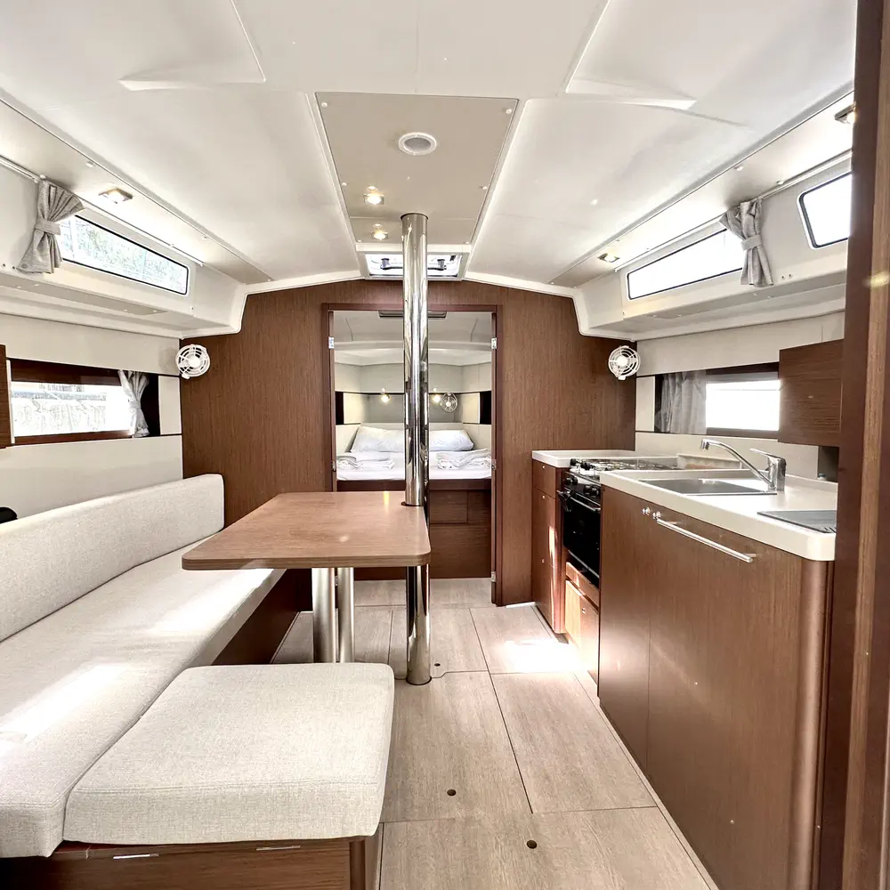 Sail Bellatrix 16