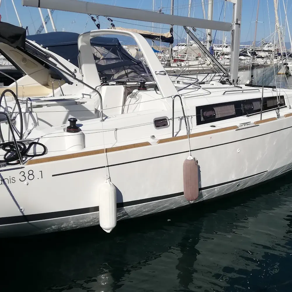 https://dsmkaagprkqin.cloudfront.net/images/beneteau/sail-boat/oceanis-38-1/6428853430000107156-1746621829138709702-chica-1000x1000.webp