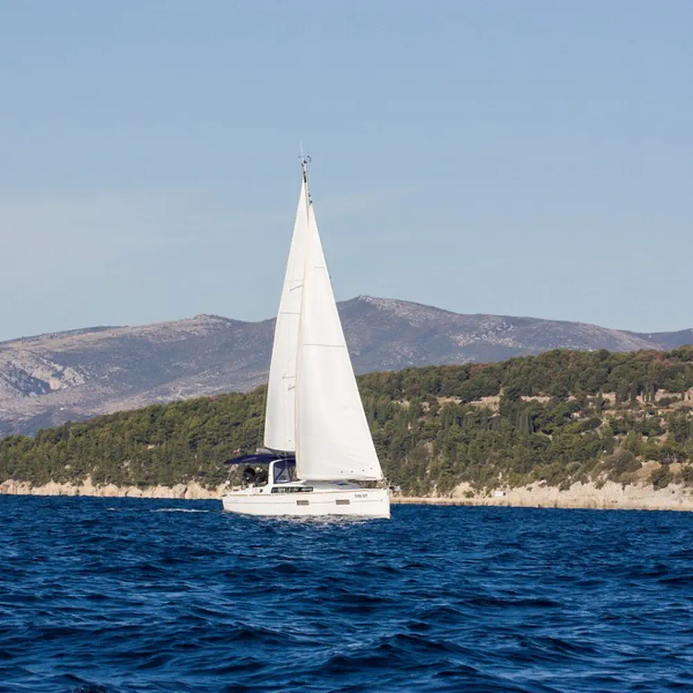 https://dsmkaagprkqin.cloudfront.net/images/beneteau/sail-boat/oceanis-38/4336360397300098-1746991800670136732-arsen-1000x1000.webp