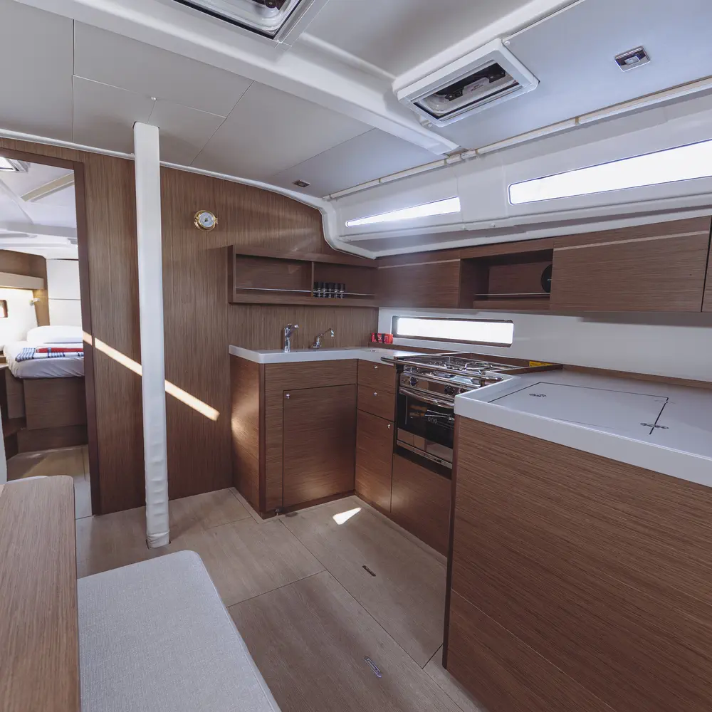 Miro 2022 ( Beneteau Oceanis 40.1 ft)  12