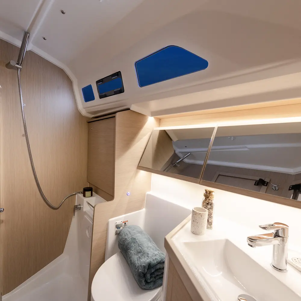 Sunsail 42 Premium 1