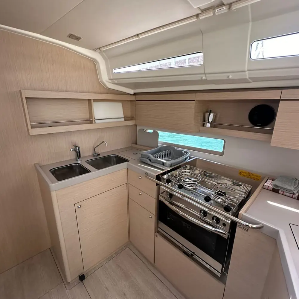 MONTEREY (bowthruster,inox gangway, solar panels, inverter, teak cockpit) 3