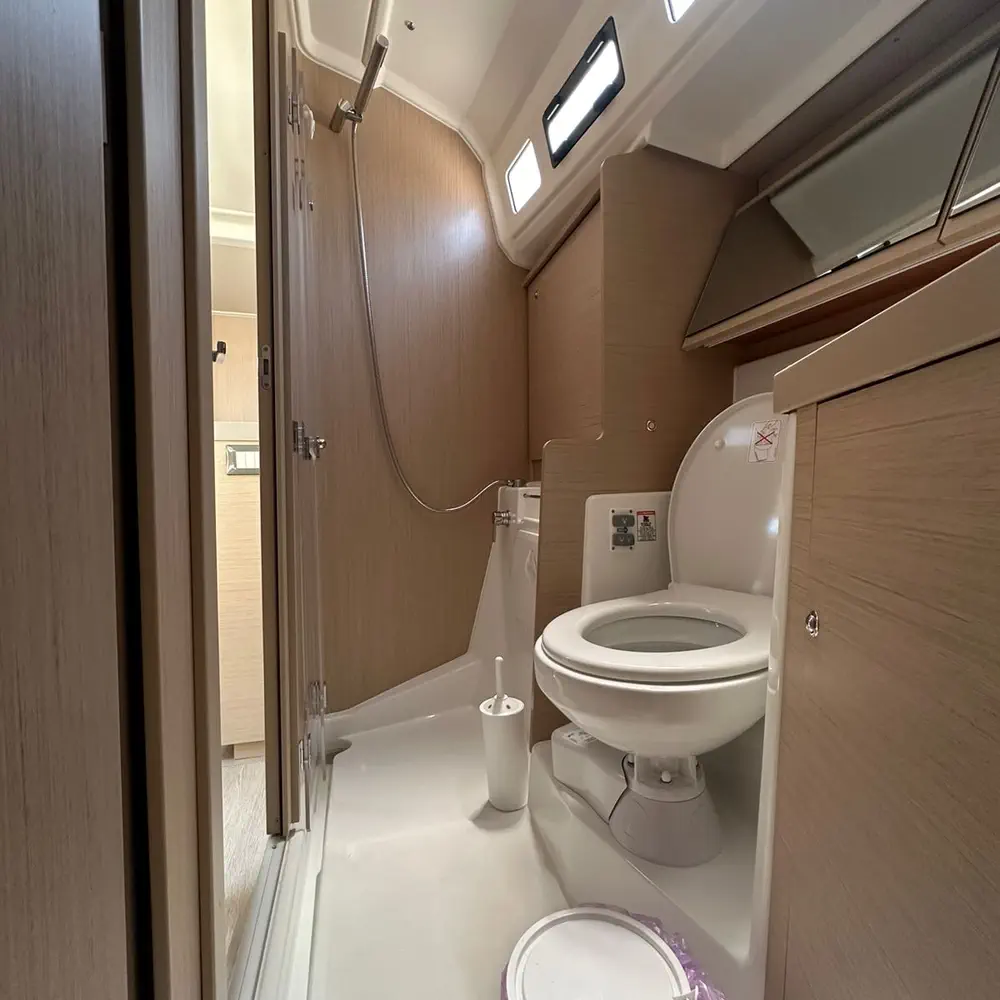MONTEREY (bowthruster,inox gangway, solar panels, inverter, teak cockpit) 6