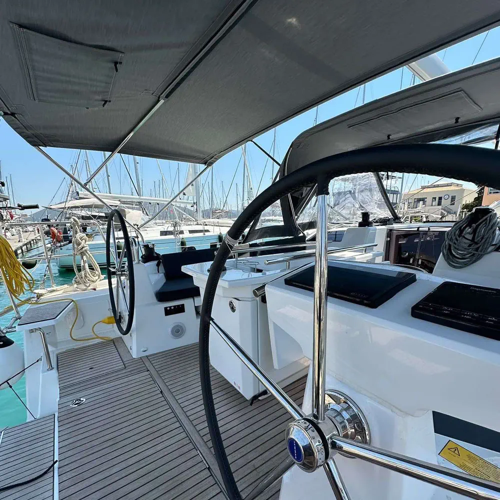 MONTEREY (bowthruster,inox gangway, solar panels, inverter, teak cockpit) 4