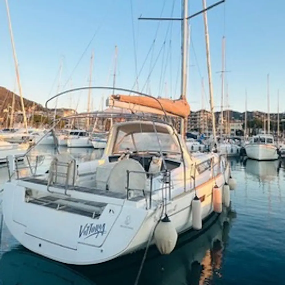 https://dsmkaagprkqin.cloudfront.net/images/beneteau/sail-boat/oceanis-41/6188656490000106292-1746548334741614322-vittoria-1000x1000.webp