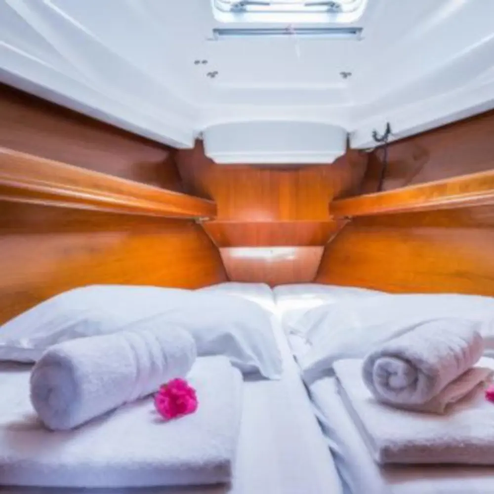 Simonetta (Bow Thruster, electric heads, Solar Panel) 1