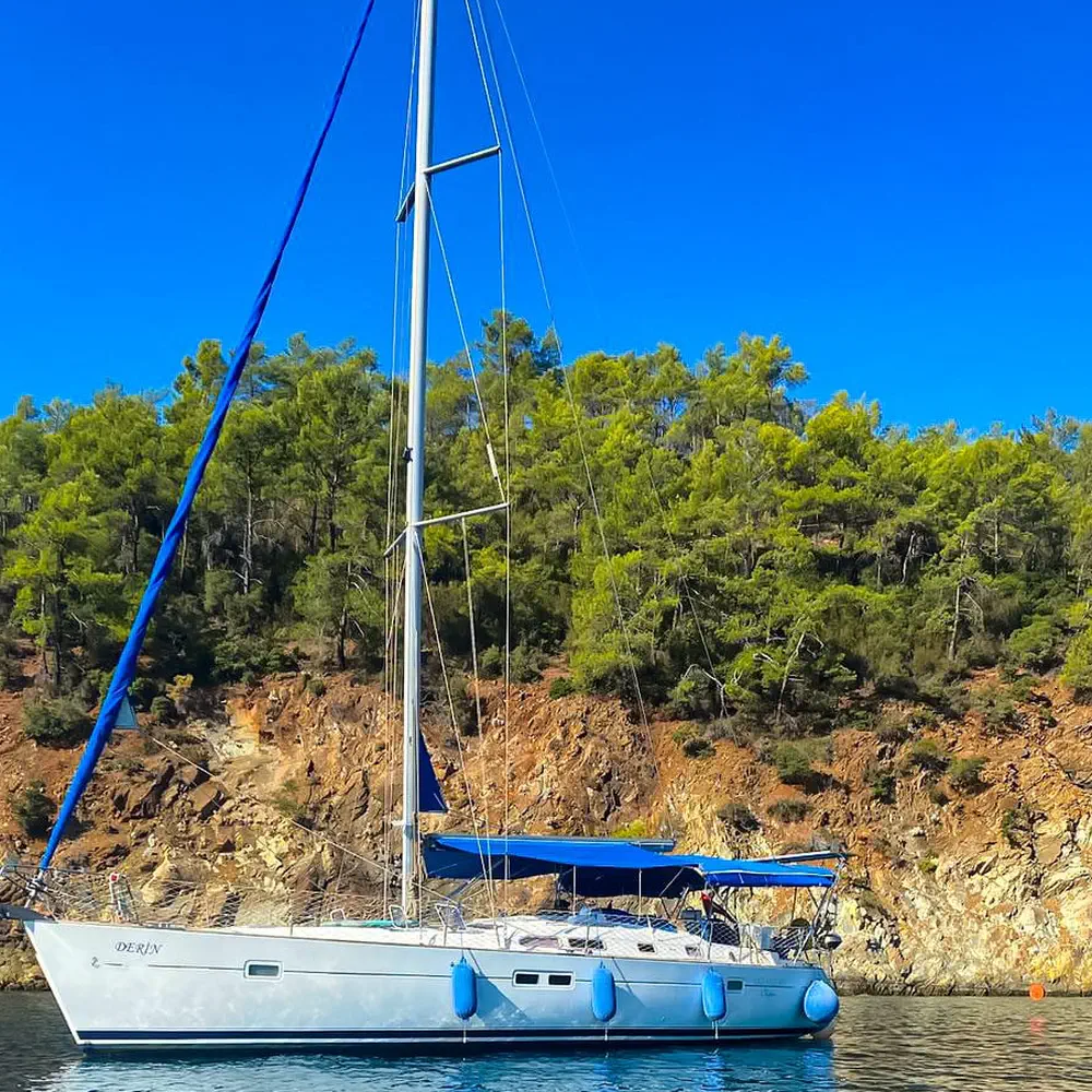 https://dsmkaagprkqin.cloudfront.net/images/beneteau/sail-boat/oceanis-423/5637859810000104383-1746548825171896561-derin-1000x1000.webp
