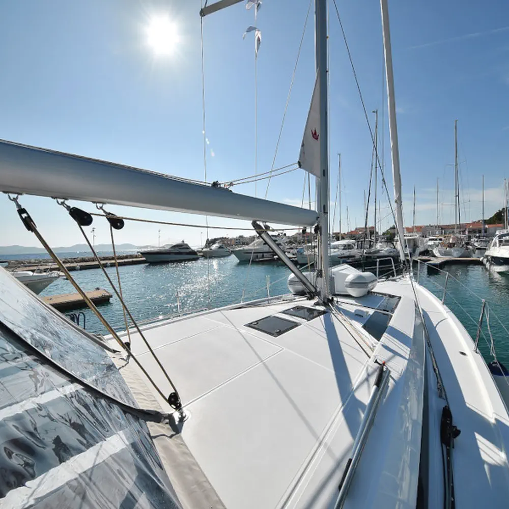 Antonela M  27