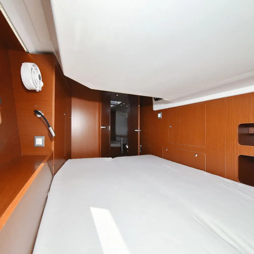 Antonela M  25