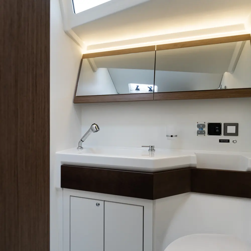 Vienna Princess | Bow Thruster, Solar Panel, 12 pax 7