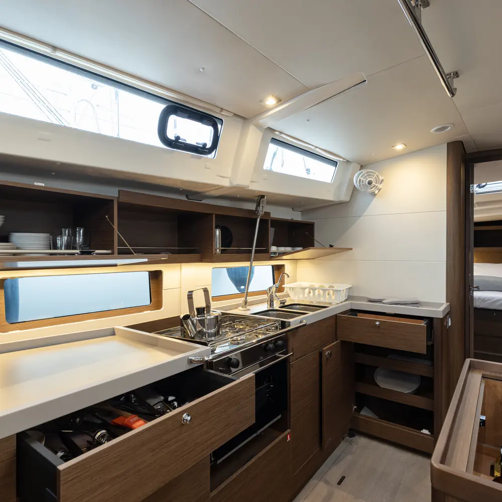 Vienna Princess | Bow Thruster, Solar Panel, 12 pax 6