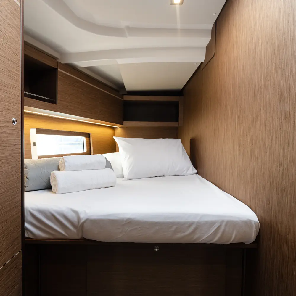 Vienna Princess | Bow Thruster, Solar Panel, 12 pax 8