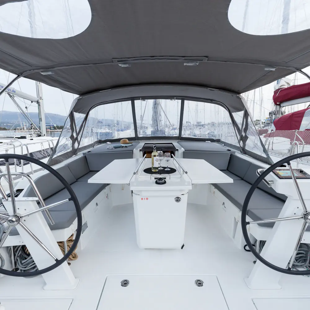 Vienna Princess | Bow Thruster, Solar Panel, 12 pax 13