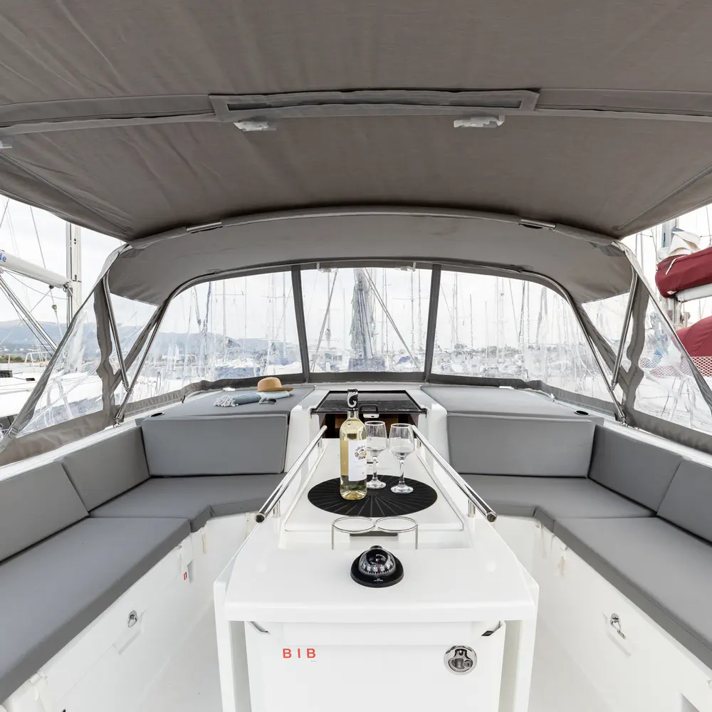Vienna Princess | Bow Thruster, Solar Panel, 12 pax 15