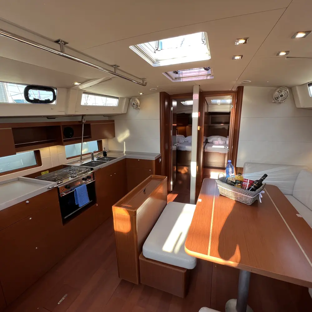 Ostria 10