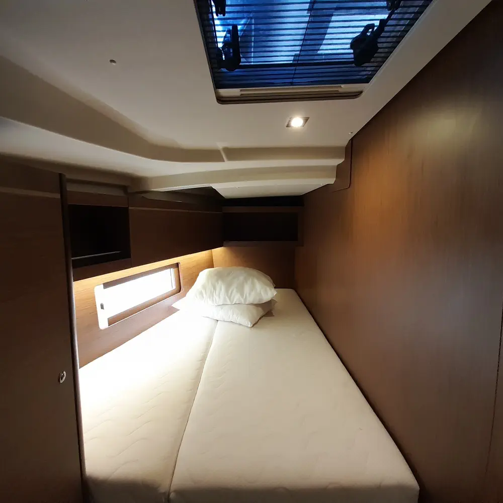 OKIROI (Performance Version, Electric WC, Bowthruster, Solar Panel, Inverter, Inox gangway)  7