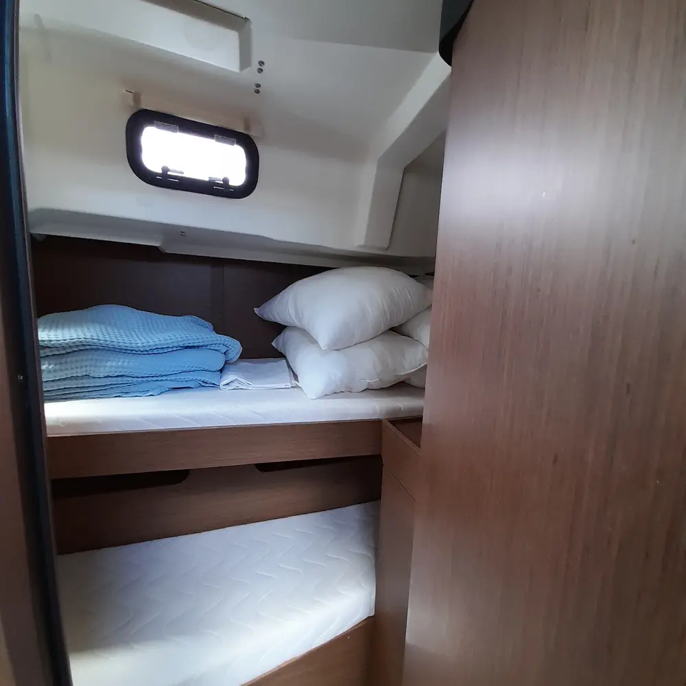 OKIROI (Performance Version, Electric WC, Bowthruster, Solar Panel, Inverter, Inox gangway)  4
