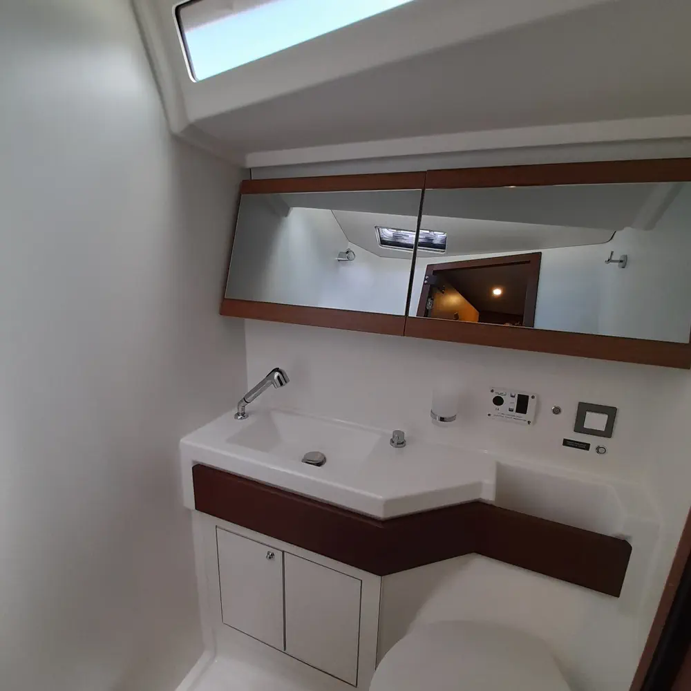 OKIROI (Performance Version, Electric WC, Bowthruster, Solar Panel, Inverter, Inox gangway)  9