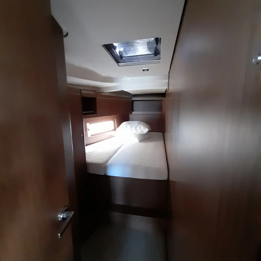 OKIROI (Performance Version, Electric WC, Bowthruster, Solar Panel, Inverter, Inox gangway)  11