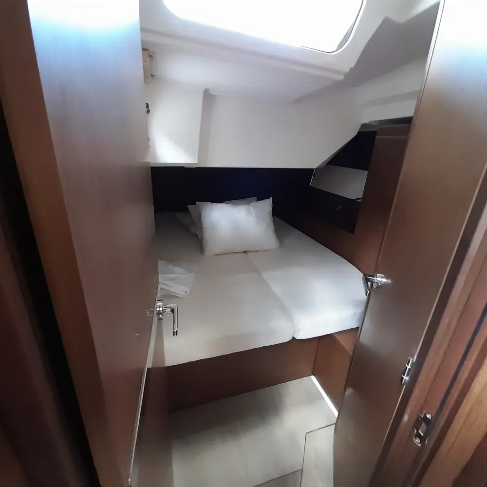 OKIROI (Performance Version, Electric WC, Bowthruster, Solar Panel, Inverter, Inox gangway)  13
