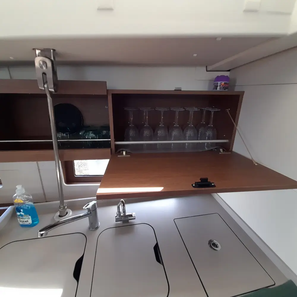 OKIROI (Performance Version, Electric WC, Bowthruster, Solar Panel, Inverter, Inox gangway)  15