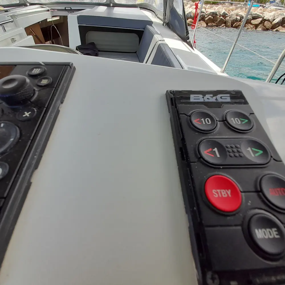 OKIROI (Performance Version, Electric WC, Bowthruster, Solar Panel, Inverter, Inox gangway)  14