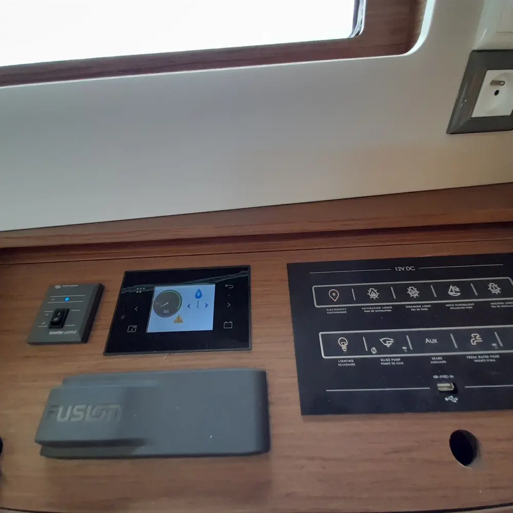 OKIROI (Performance Version, Electric WC, Bowthruster, Solar Panel, Inverter, Inox gangway)  21