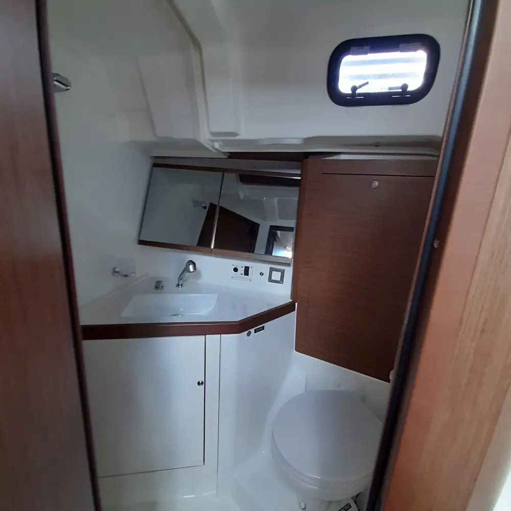 OKIROI (Performance Version, Electric WC, Bowthruster, Solar Panel, Inverter, Inox gangway)  23