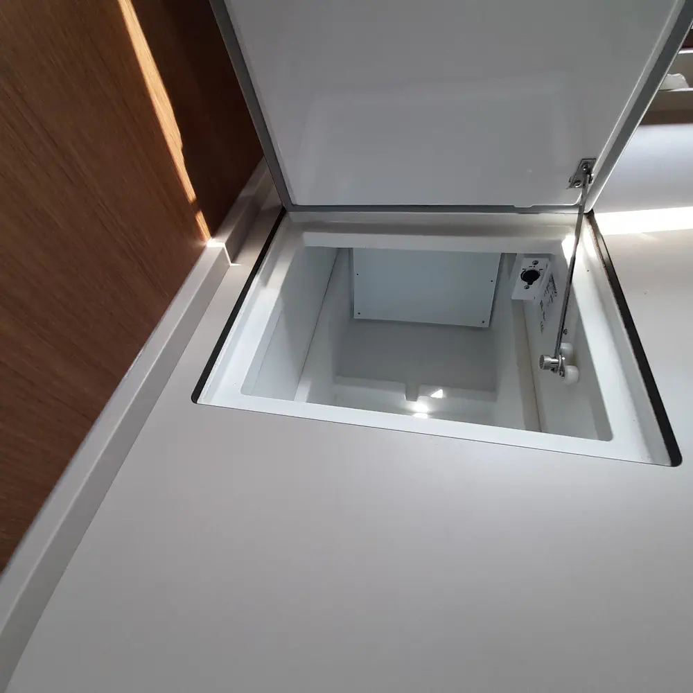 OKIROI (Performance Version, Electric WC, Bowthruster, Solar Panel, Inverter, Inox gangway)  25