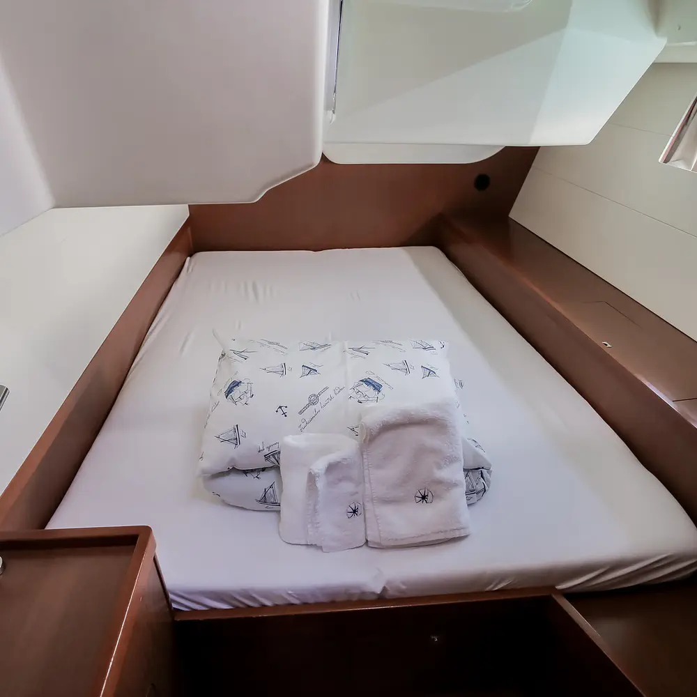 Nabucco: Forward Cabin #1 (Cabin Charter - 2 pax) Fully Crewed, ALL EXPENSES 4
