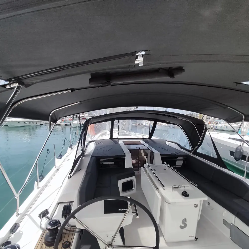 DALIA (generator, air condition, watermaker, solar panels, WIFI included in the price, 1 SUP free of charge) 3