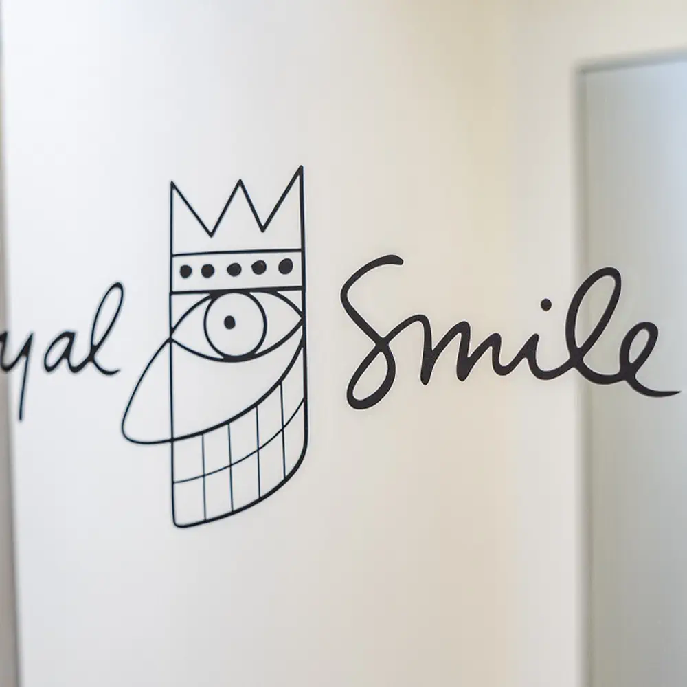 Royal Smile 27