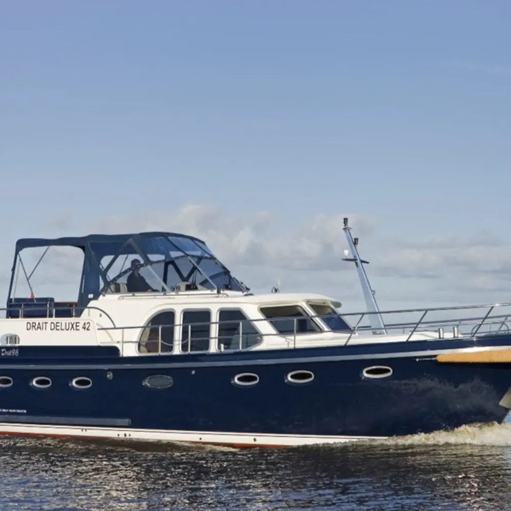 https://dsmkaagprkqin.cloudfront.net/images/de-drait/motor-boat/de-drait-deluxe-42/1988692760000103511-1746552406788429633-drait-98-1000x1000.webp
