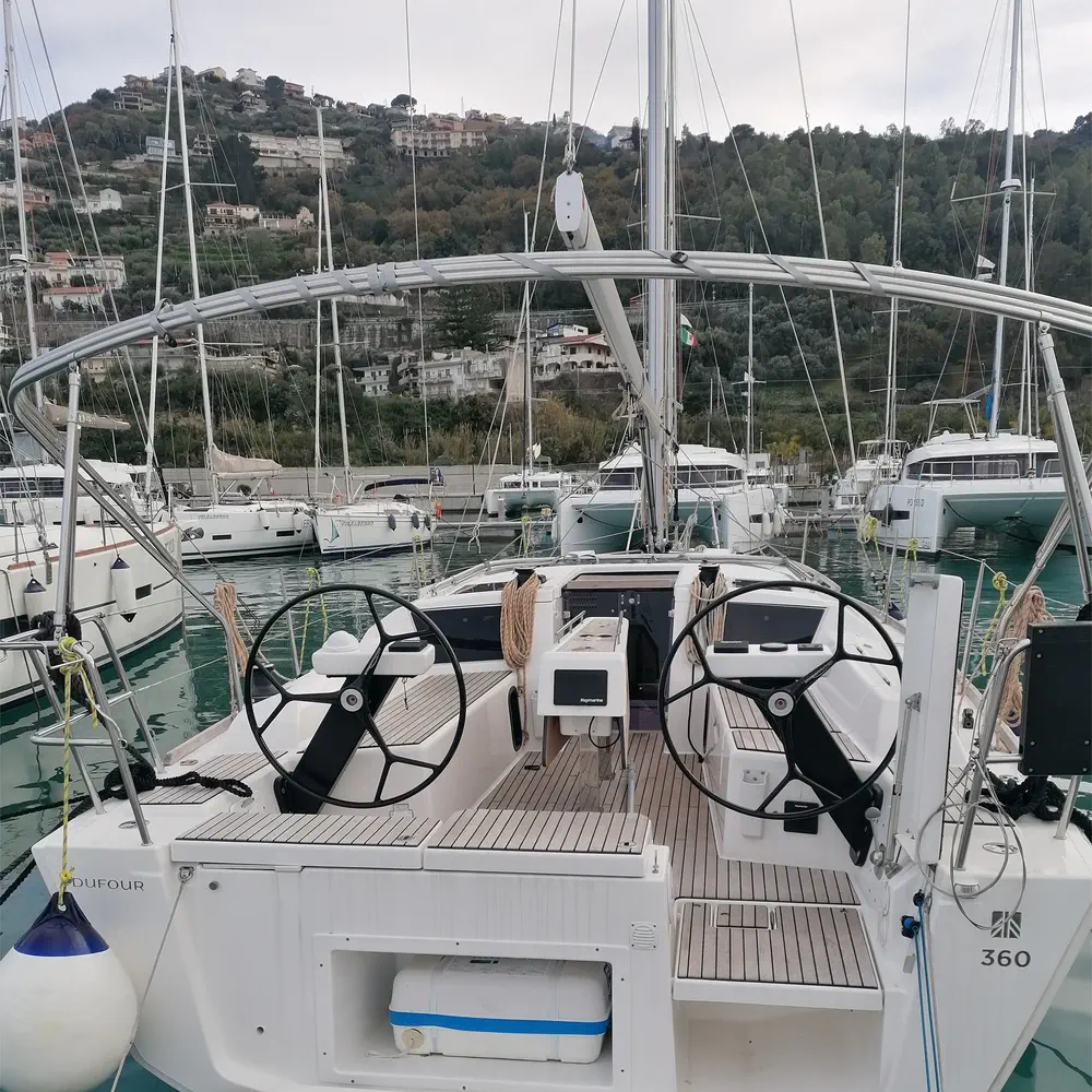 https://dsmkaagprkqin.cloudfront.net/images/dufour-yachts/sail-boat/dufour-360-grand-large/1953727160000101952-1746620658162695041-biga-1000x1000.webp