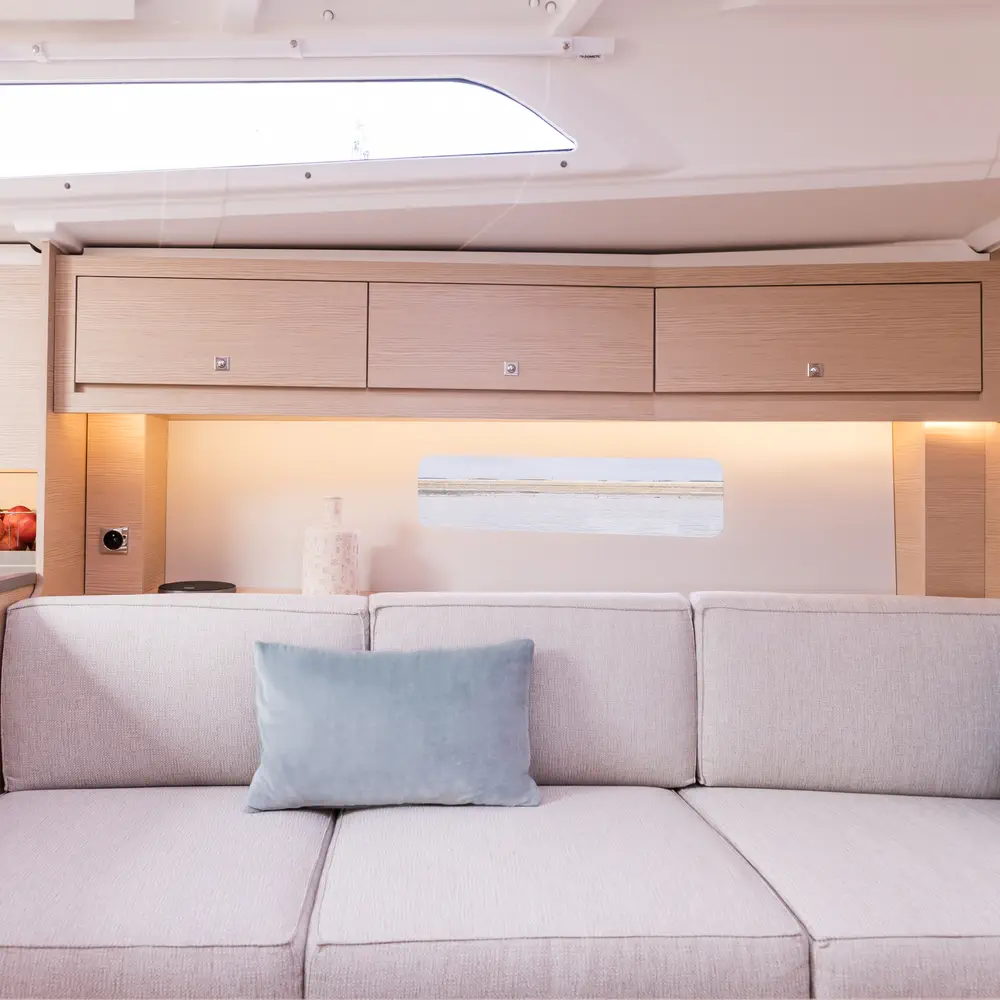 Sunsail 37.3 Premium Plus 9