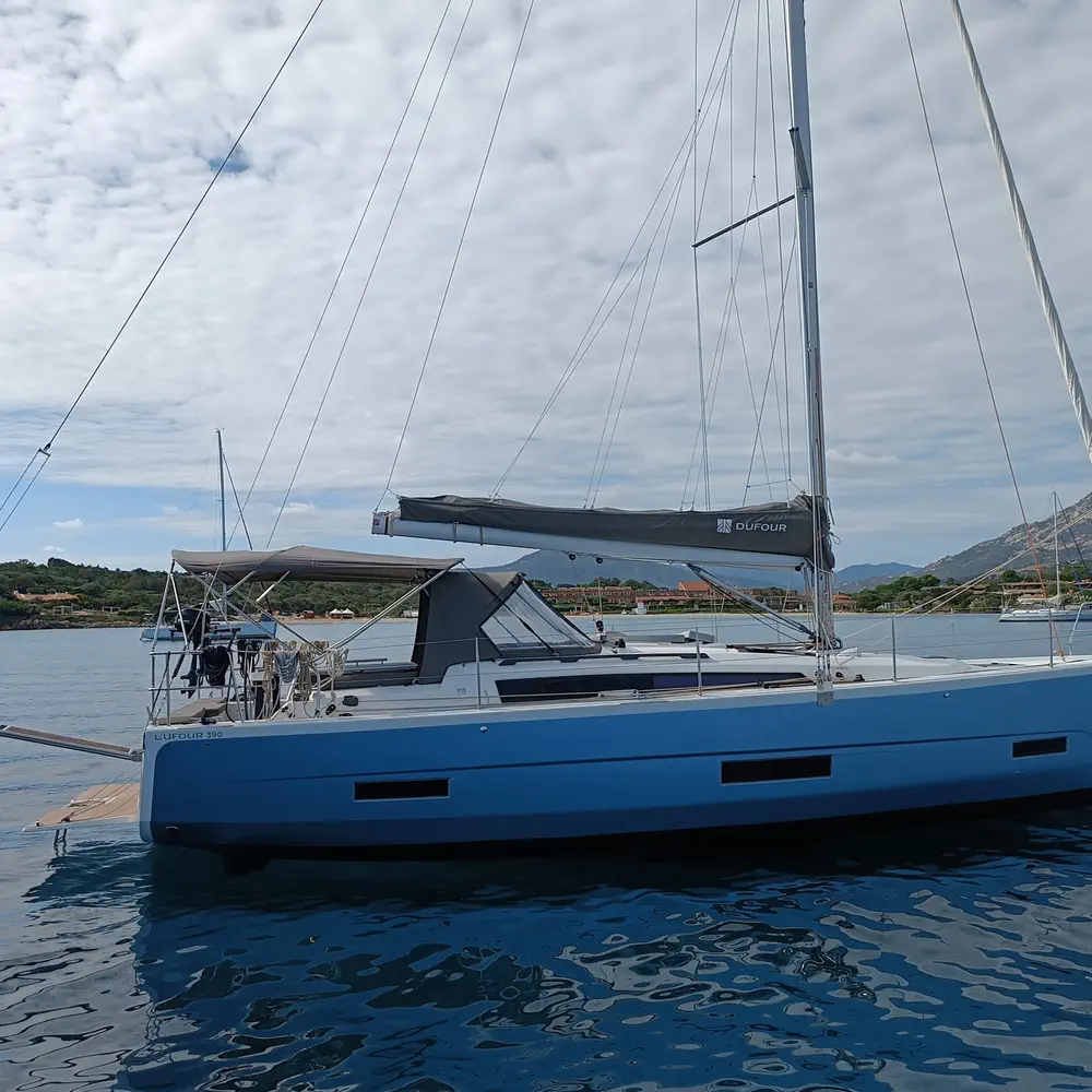 https://dsmkaagprkqin.cloudfront.net/images/dufour-yachts/sail-boat/dufour-390-grand-large/11300431339401933-1746638226627752039-rubens-1000x1000.webp