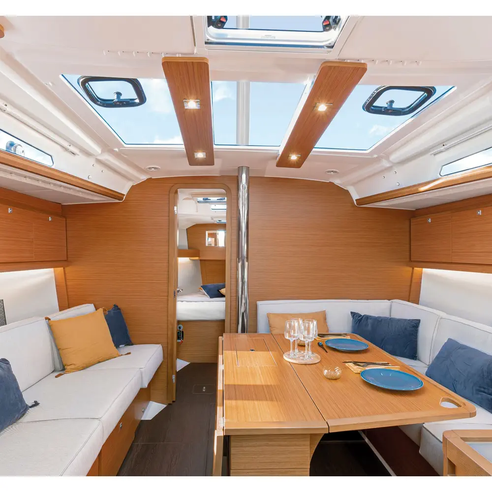 Sail Corvus 8