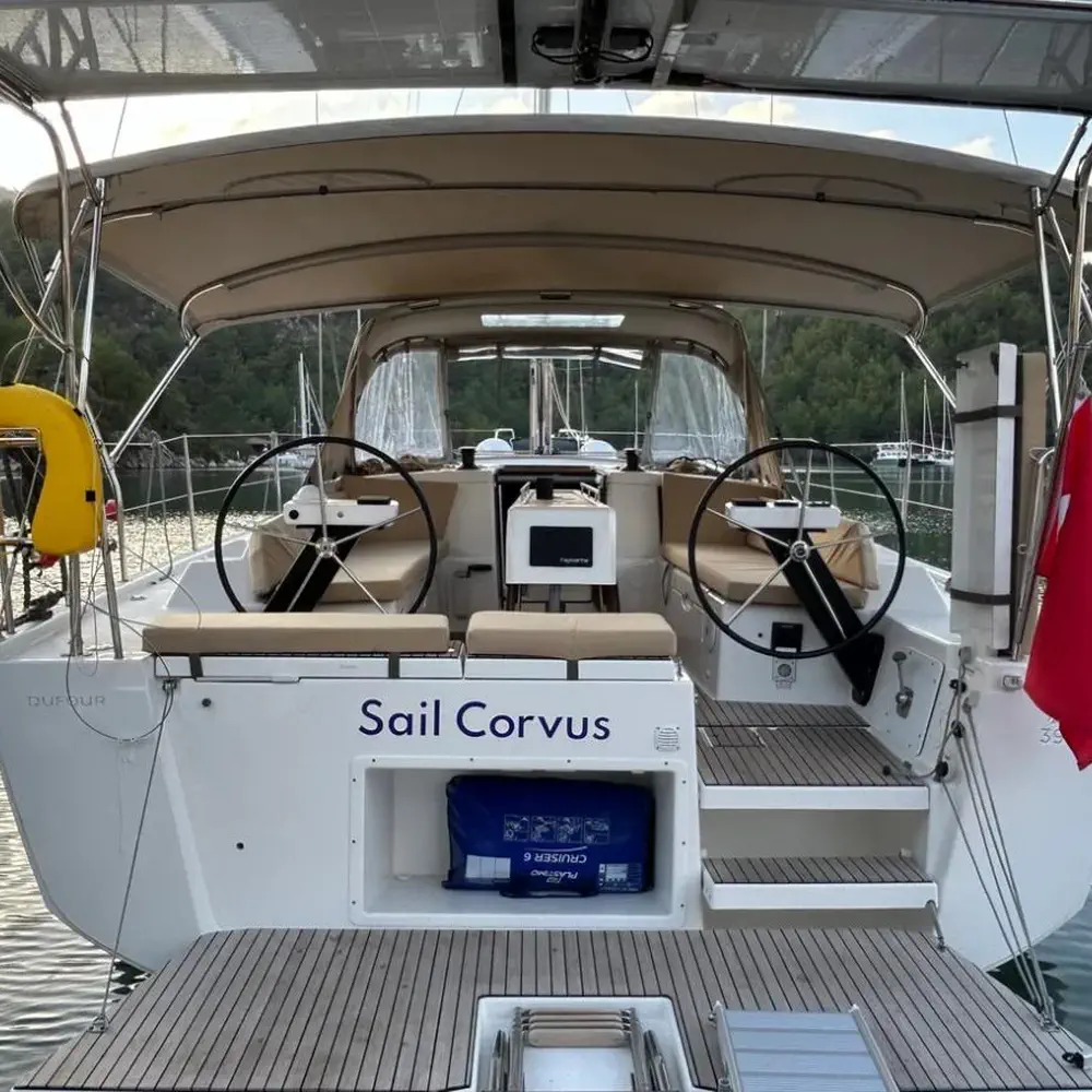 Sail Corvus 10