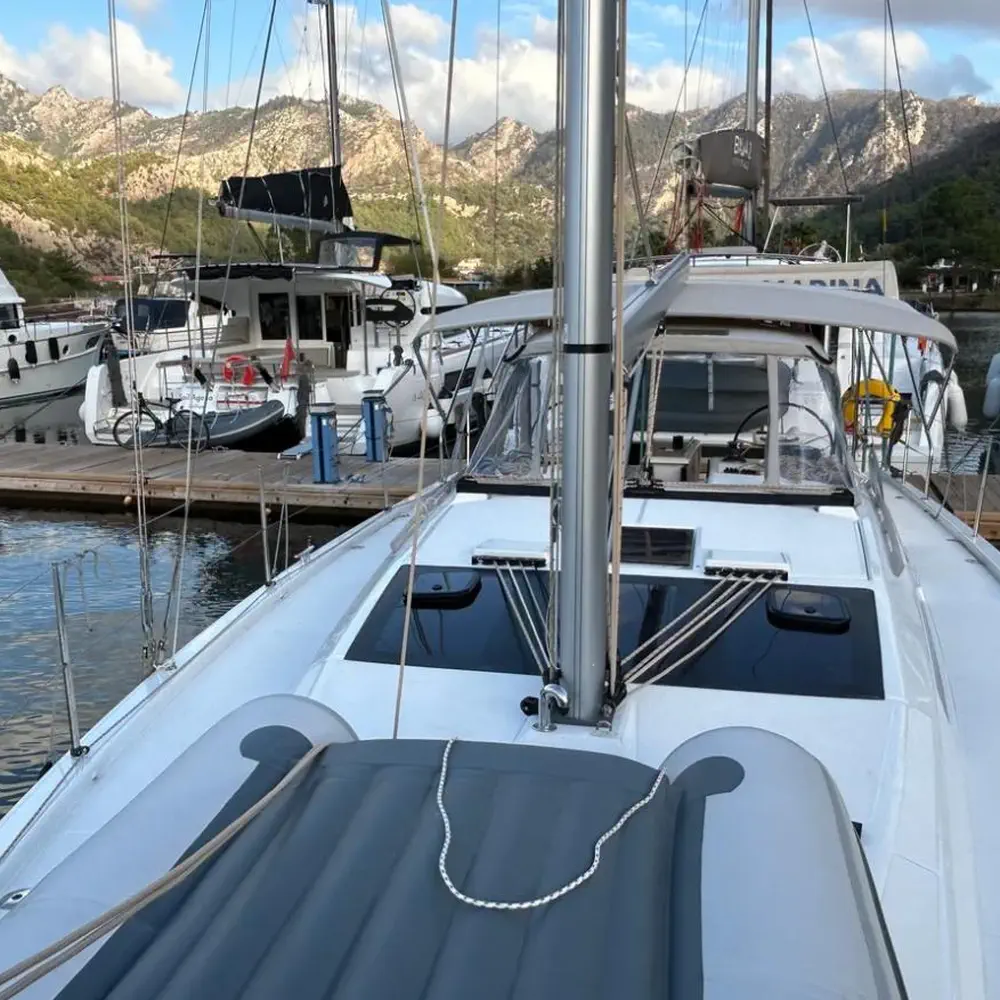 Sail Corvus 16