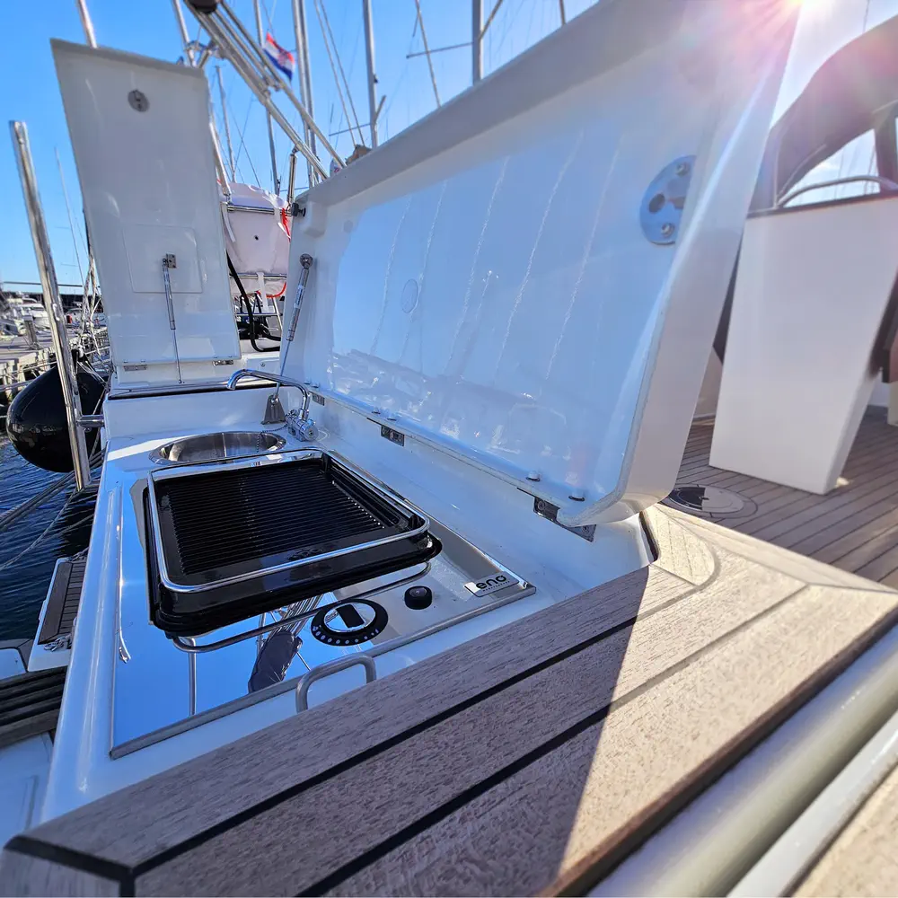 Virtuoso 52