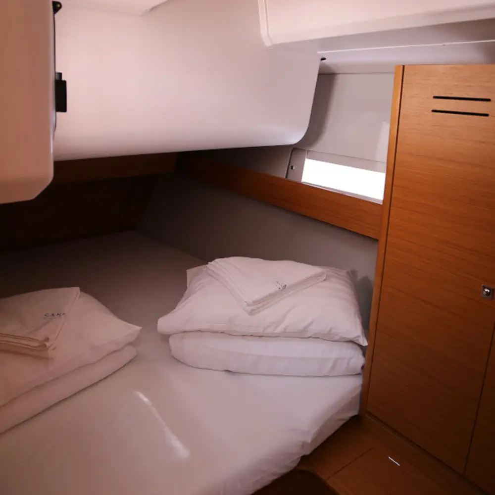 Sea  Hawk  32