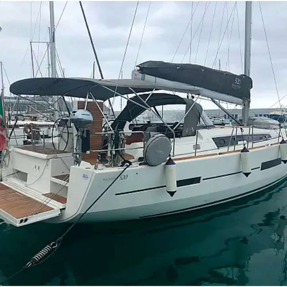 https://dsmkaagprkqin.cloudfront.net/images/dufour-yachts/sail-boat/dufour-520-grand-large/4022221230504252-1746548831567489642-malu-1000x1000.webp