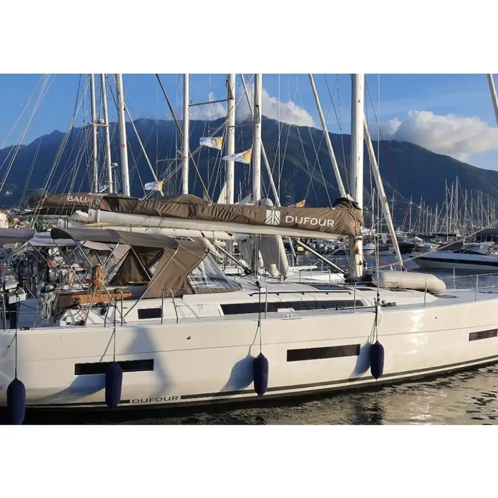 Cassiopea - A/C, Generator, Water maker, Solar Panel 1