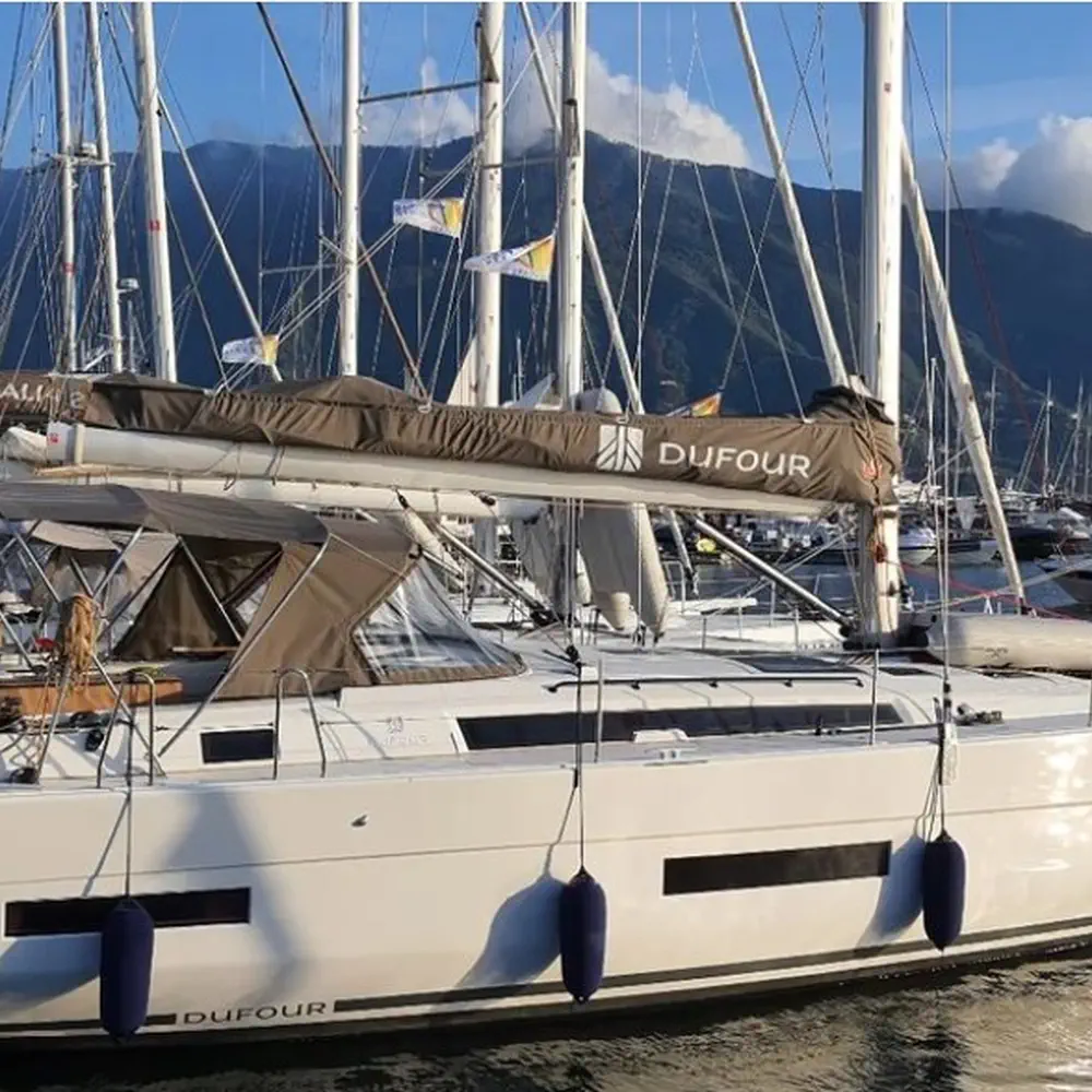Cassiopea - A/C, Generator, Water maker, Solar Panel 2