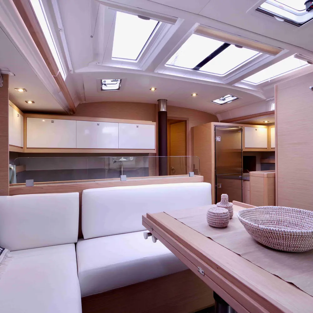 Cassiopea - A/C, Generator, Water maker, Solar Panel 6