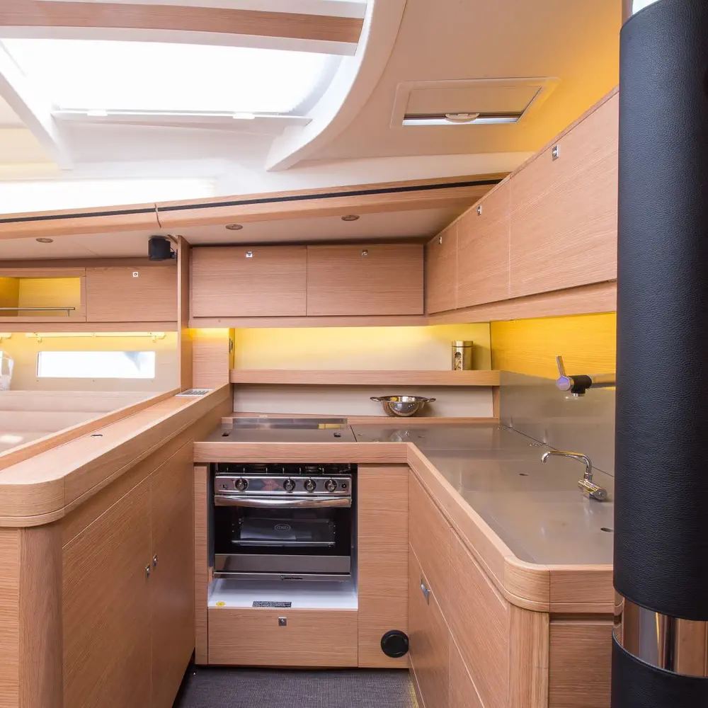 INVICTUS 35