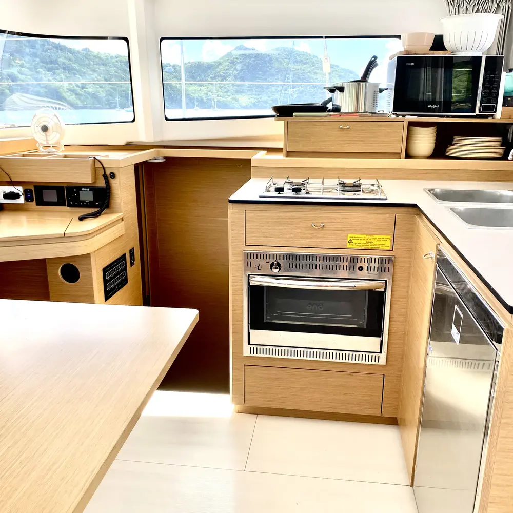 MOANA Denia CREWED 49