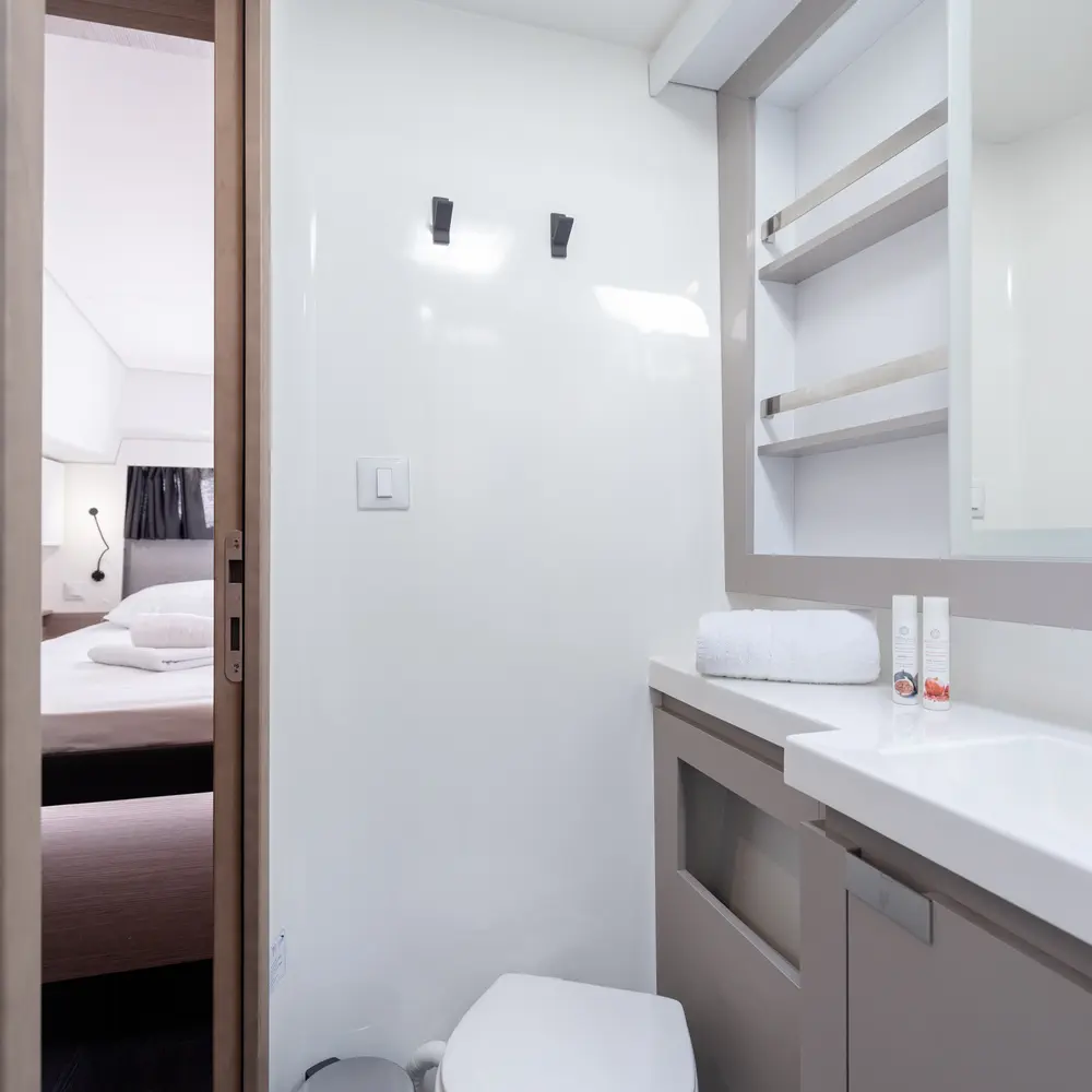 Vienna Pearl | A/C, Gen, Water-maker, 12 pax 8