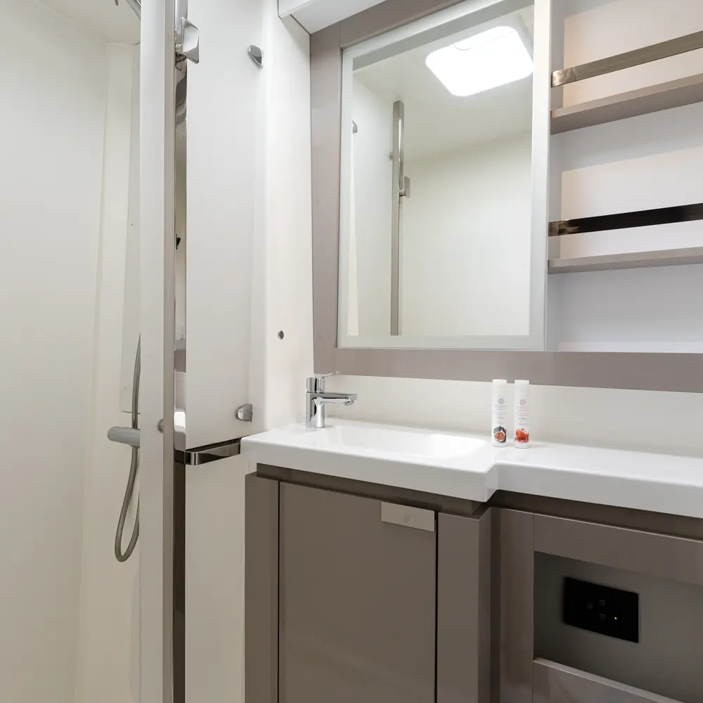 Vienna Pearl | A/C, Gen, Water-maker, 12 pax 15